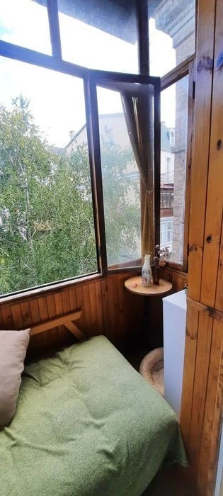 1-room apartment in the very center of Kyiv, Yaroslaviv Val St., 21d