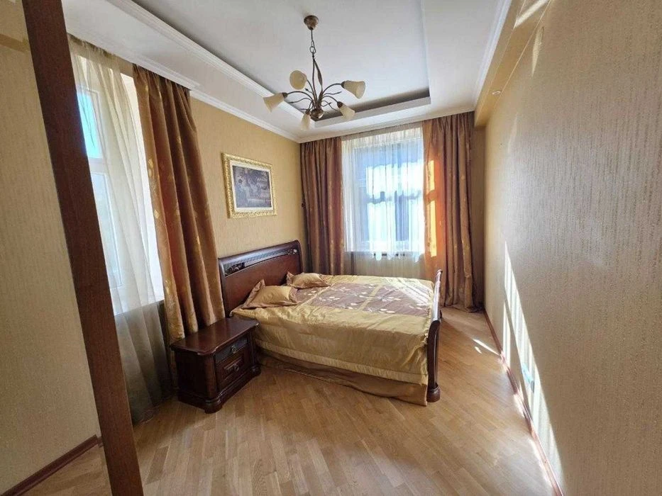 Продаж 3-кімнатної квартири у Львові на вулиці Цегельського