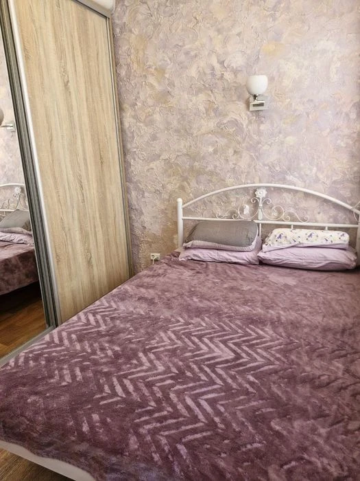 Продам 3-х комн., низ просп. Поля