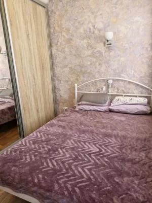 Продам 3-х комн., низ просп. Поля