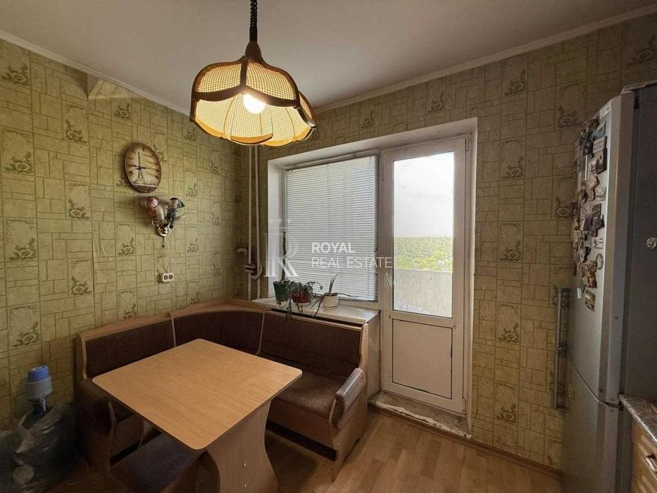 Продаж 1-кімнатної квартири 42,1 м²  вул. Олевська, 7, Свято