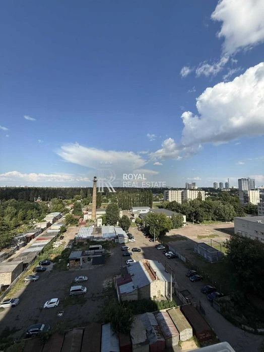 Продаж 1-кімнатної квартири 42,1 м²  вул. Олевська, 7, Свято