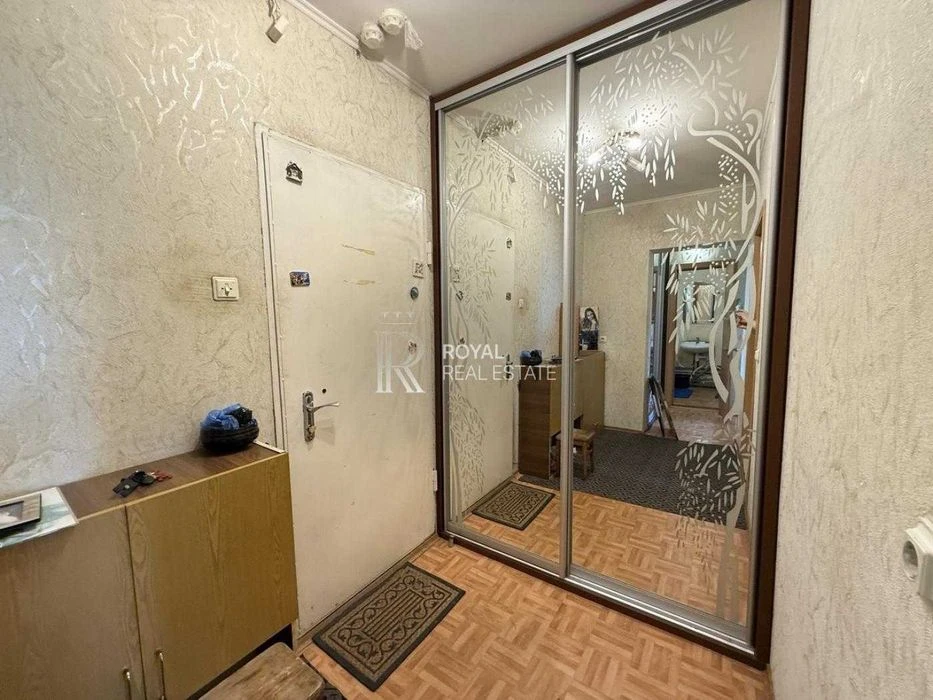 Продаж 1-кімнатної квартири 42,1 м²  вул. Олевська, 7, Свято