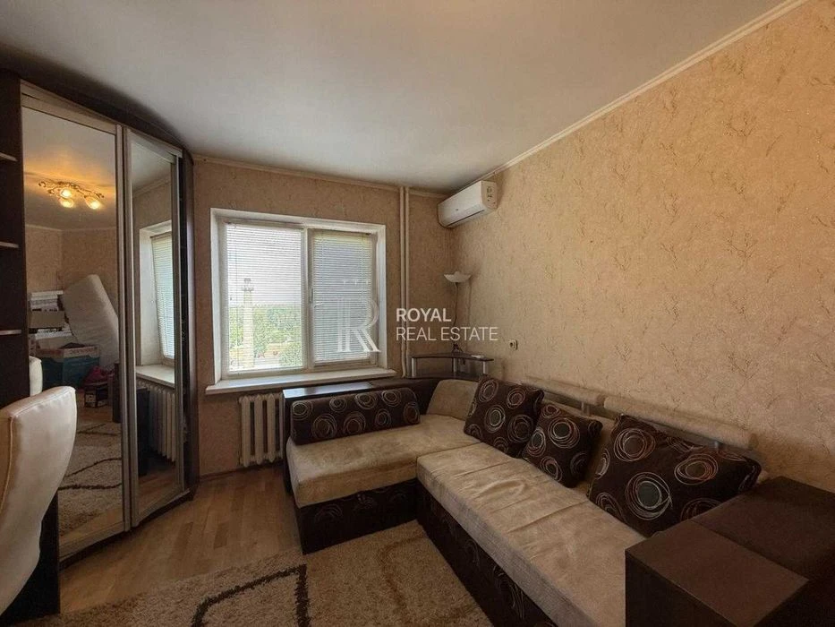 Продаж 1-кімнатної квартири 42,1 м²  вул. Олевська, 7, Свято