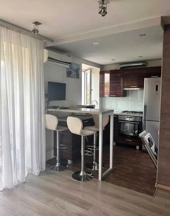 Продам 2к квартиру Александра Поля пр. 62