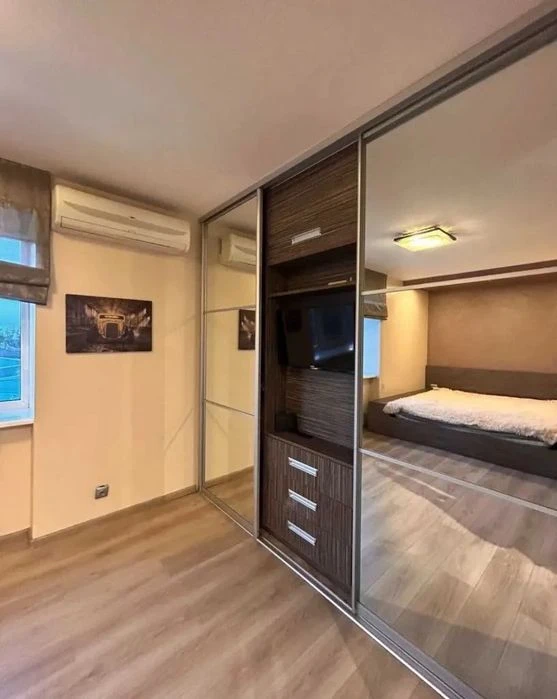 Продам 2к квартиру Александра Поля пр. 62