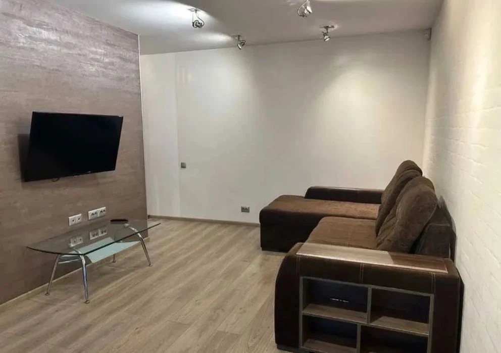 Продам 2к квартиру Александра Поля пр. 62