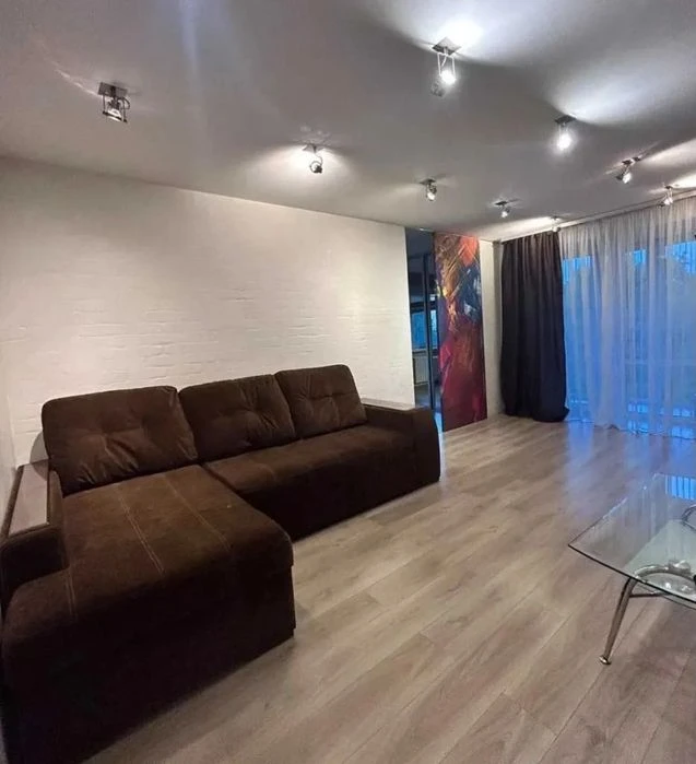 Продам 2к квартиру Александра Поля пр. 62