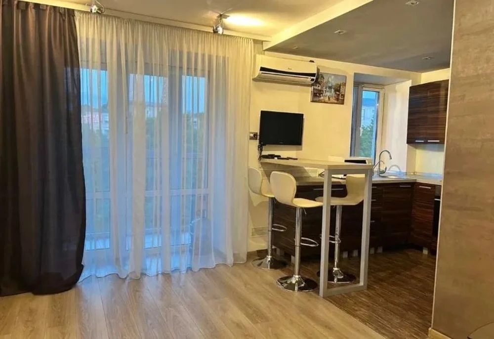 Продам 2к квартиру Александра Поля пр. 62