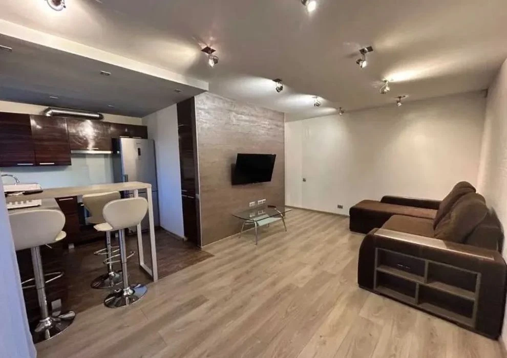 Продам 2к квартиру Александра Поля пр. 62