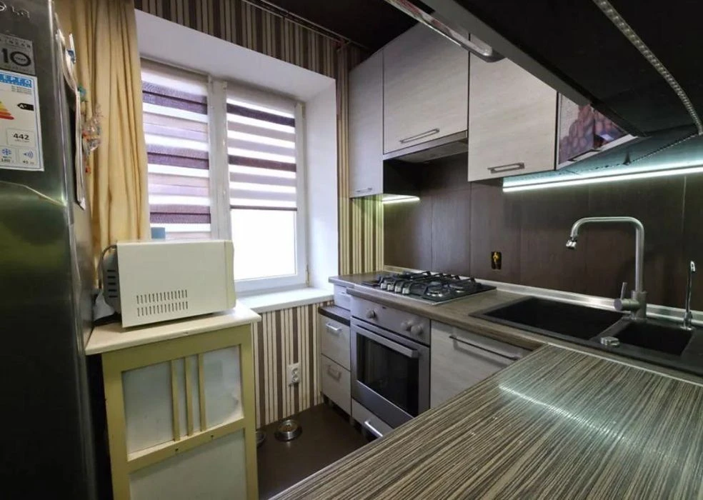 Продам 3-комн квартиру в районе Ковалевской Софьи ул.