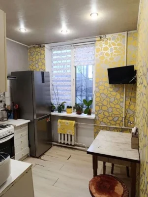 Продам 2-комн квартиру в районе Каруны ул.