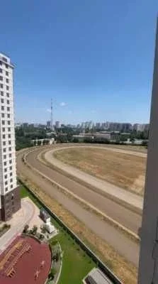 Продам 1-кімн. квартиру 43 м² з видом на іподром у ЖК 61 Жем