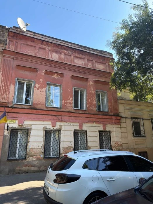 Продається 3 кімнатна квартира в центрі Одеси.