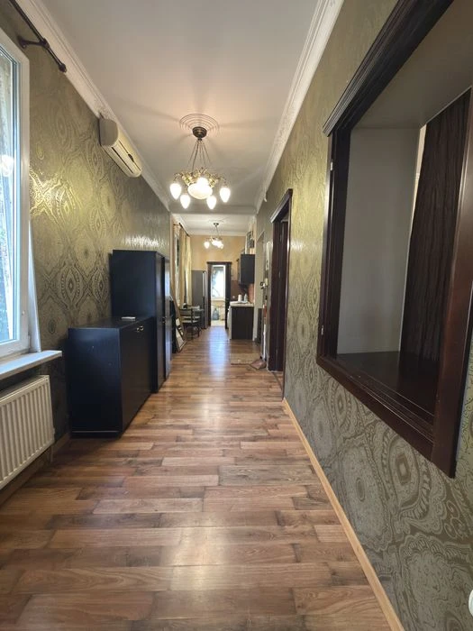 Продається 2 кімнатна квартира в центрі Одеси.