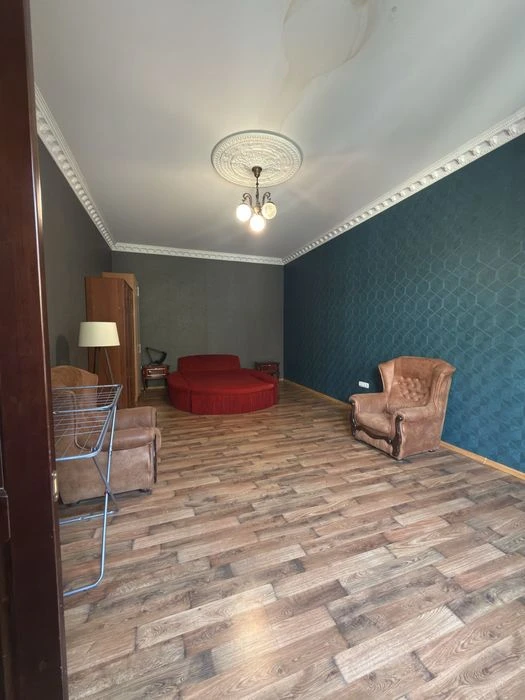 Продається 2 кімнатна квартира в центрі Одеси.