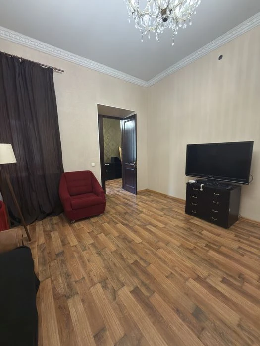 Продається 2 кімнатна квартира в центрі Одеси.
