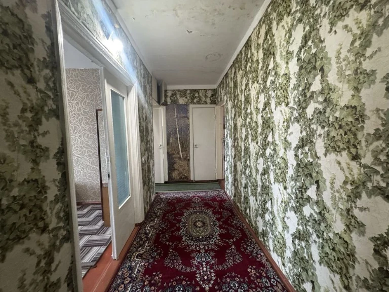 Продам 3-х кімнатну квартиру на Коновальця
