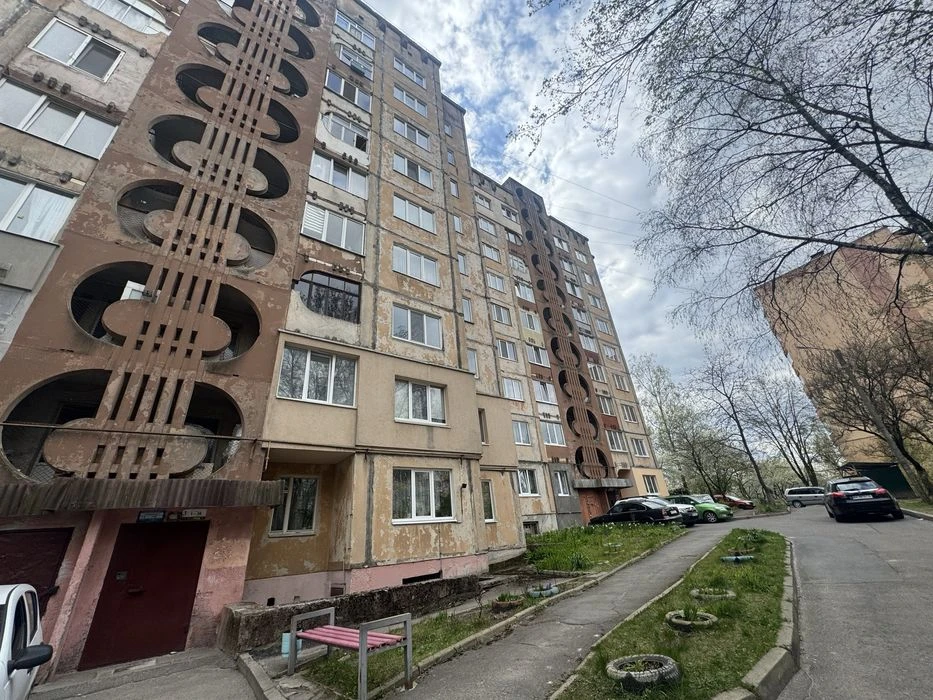 Продам 3-х кімнатну квартиру на Коновальця