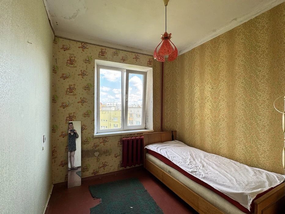 Продам 3-х кімнатну квартиру на Коновальця