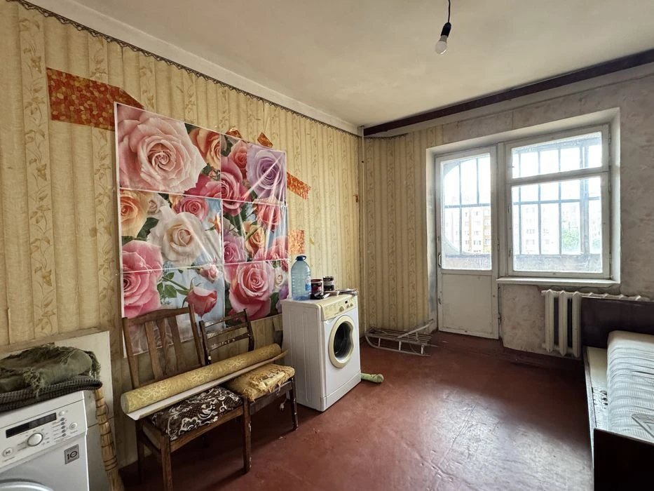 Продам 3-х кімнатну квартиру на Коновальця