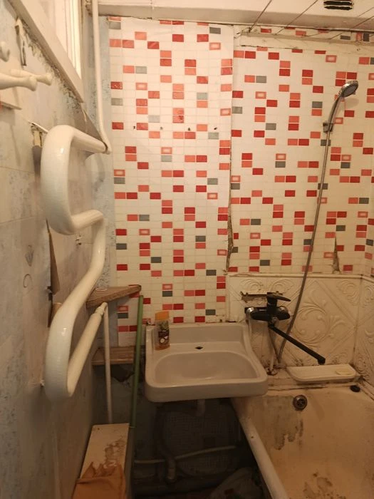 Продаю 3к/кв ул.Рабочая 1/5 Кирп 58/43/6,2+1,25000$