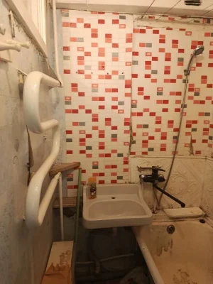Продаю 3к/кв ул.Рабочая 1/5 Кирп 58/43/6,2+1,25000$
