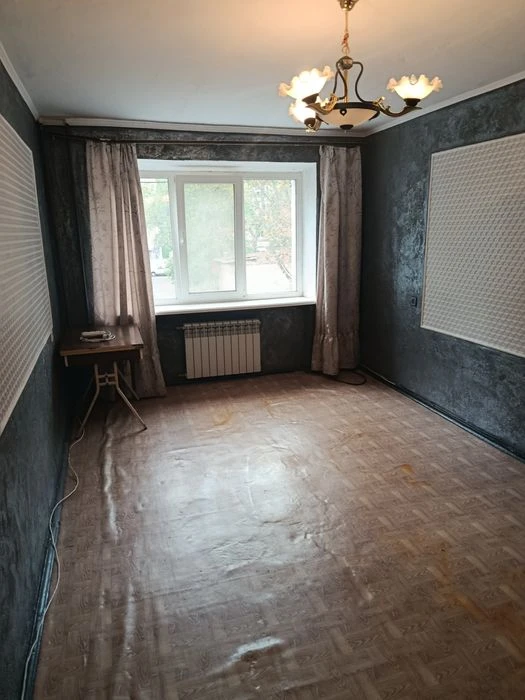 Продаю 3к/кв ул.Рабочая 1/5 Кирп 58/43/6,2+1,25000$