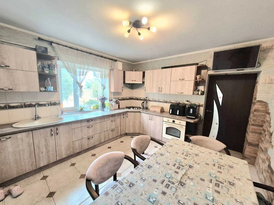 Продам затишний, гарно спланований та міцний будинок в м.Кро