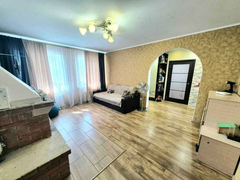 Продам затишний, гарно спланований та міцний будинок в м.Кро