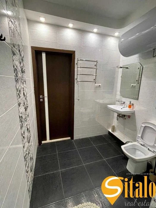 Продаж 2-кім. квартири на Драгоманова, Позняки, Ашан.