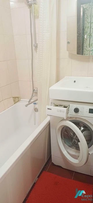 продам 2 кімнатну квартиру на 2поверсі, окремі кімнати