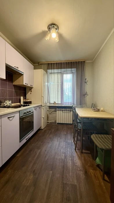 Продам 4-комн. квартиру на Бородинском в кирпичном доме