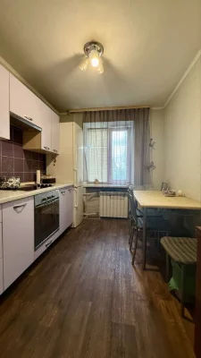 Продам 4-комн. квартиру на Бородинском в кирпичном доме