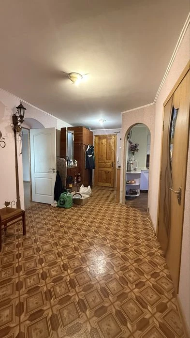Продам 4-комн. квартиру на Бородинском в кирпичном доме