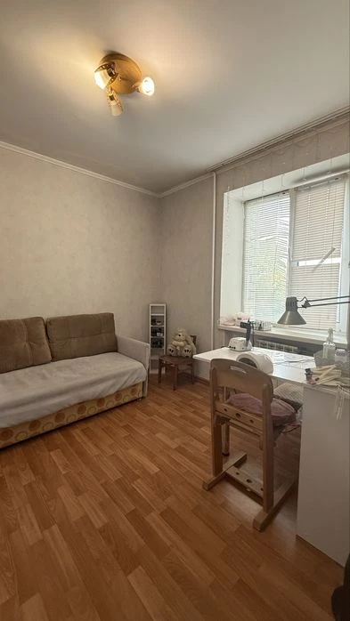 Продам 4-комн. квартиру на Бородинском в кирпичном доме