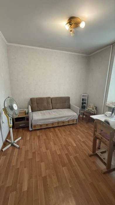 Продам 4-комн. квартиру на Бородинском в кирпичном доме