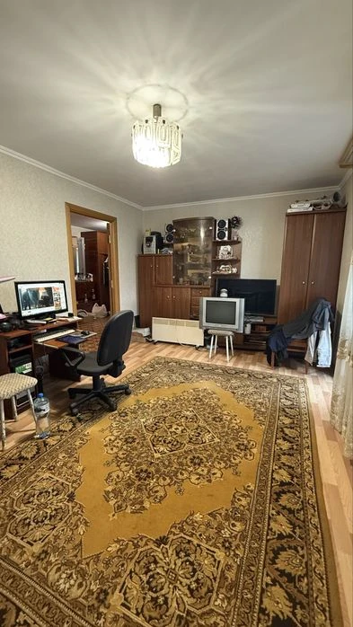 Продам 4-комн. квартиру на Бородинском в кирпичном доме