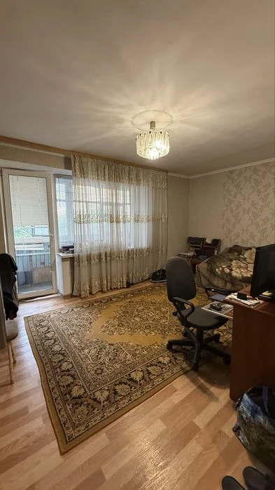 Продам 4-комн. квартиру на Бородинском в кирпичном доме