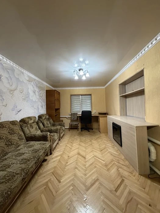 Продам частину будинку в р-ні 9ї Гімназії, 72,1м2, заїзд, ба