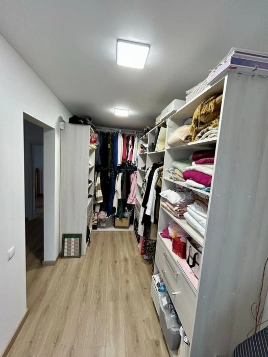 Продам красивий котедж в Червоних Горах, з газом, гаражем