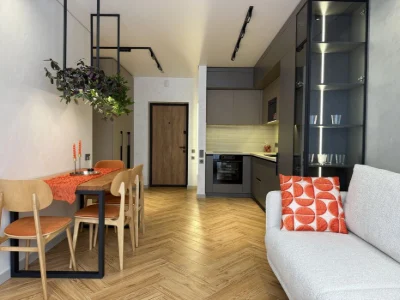 Продаж 2к квартири 63 кв. м Варшавський 3