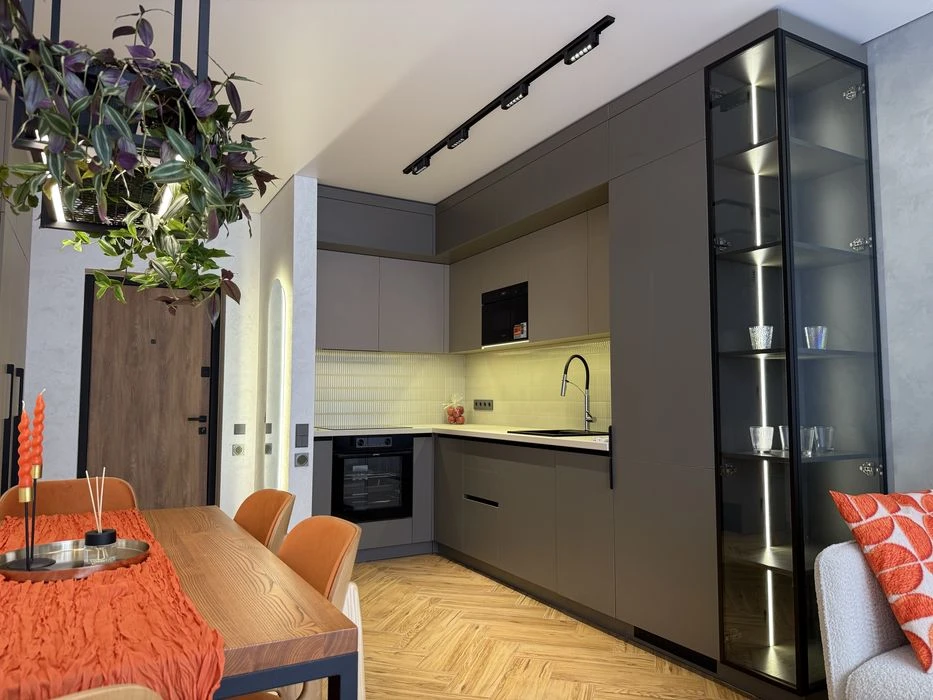 Продаж 2к квартири 63 кв. м Варшавський 3