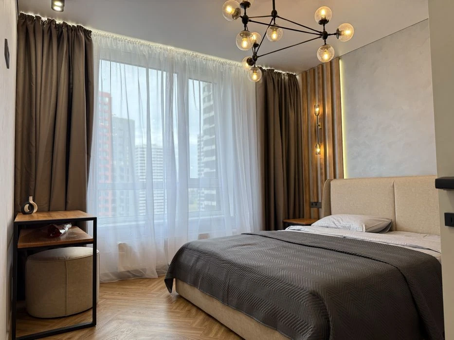 Продаж 2к квартири 63 кв. м Варшавський 3