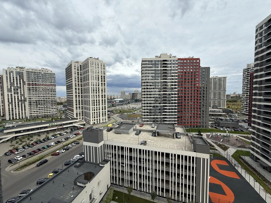 Продаж 2к квартири 63 кв. м Варшавський 3
