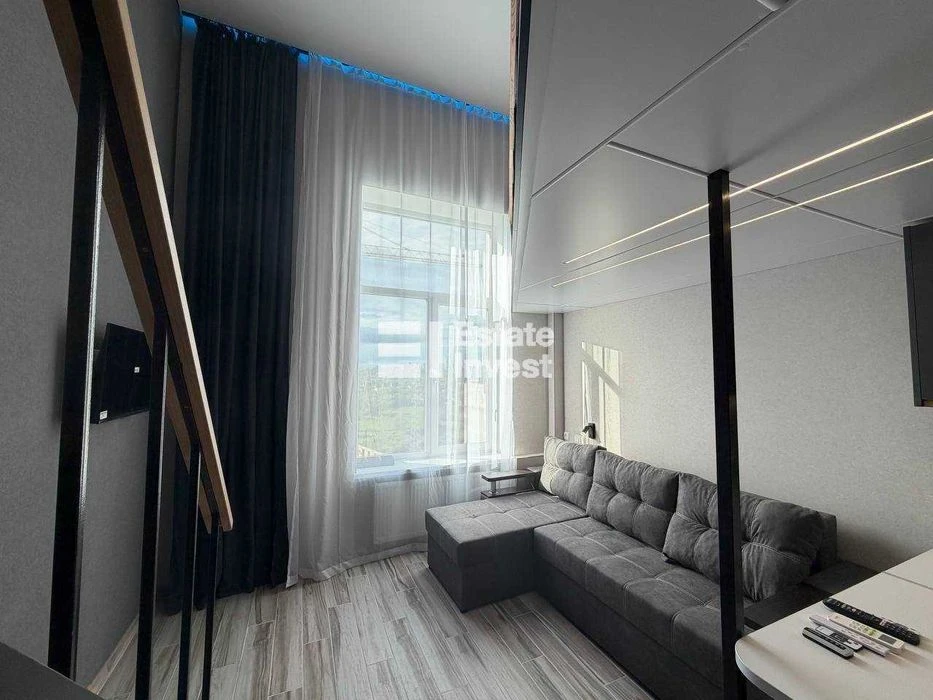 I will sell a 1-room two-level studio apartment on Aviahimichn St.