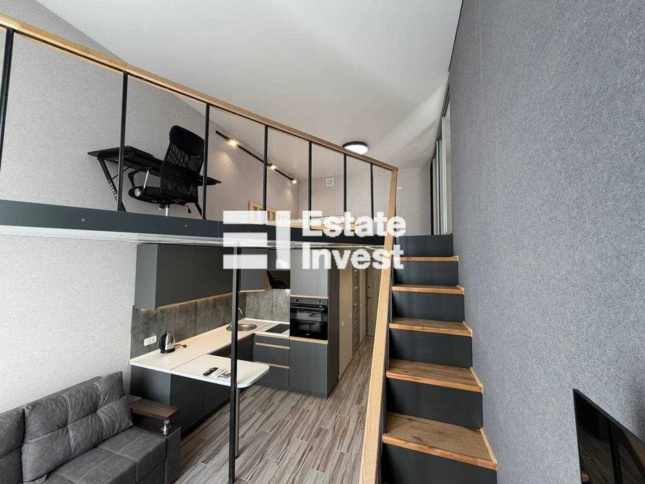 I will sell a 1-room two-level studio apartment on Aviahimichn St.