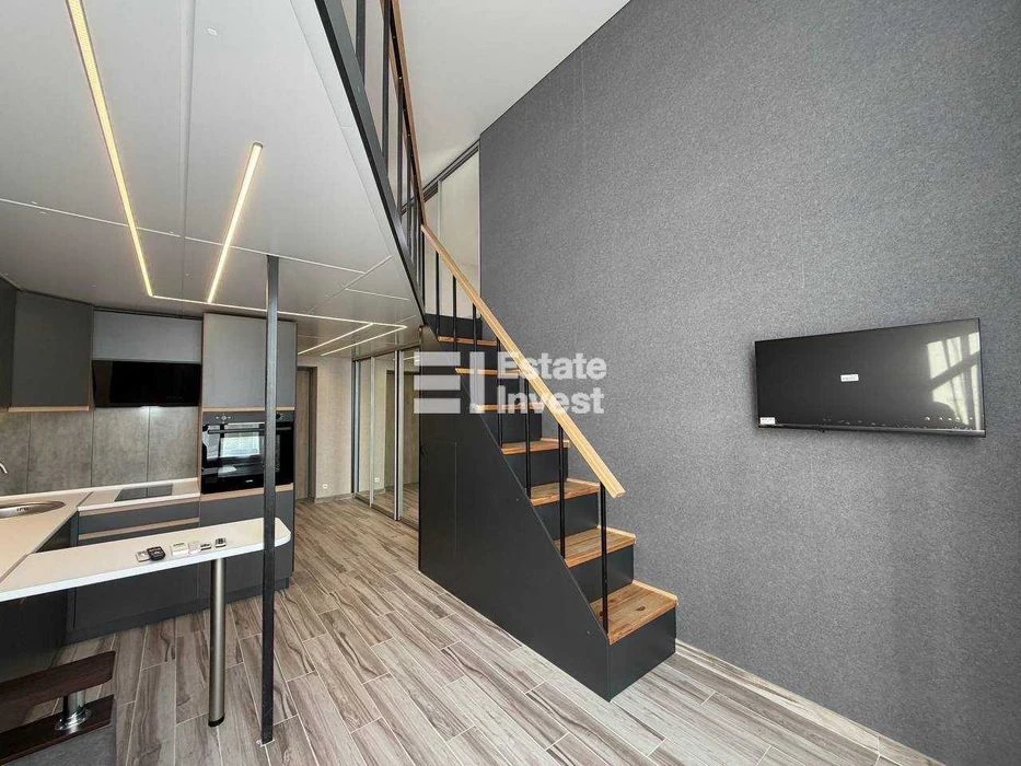 I will sell a 1-room two-level studio apartment on Aviahimichn St.