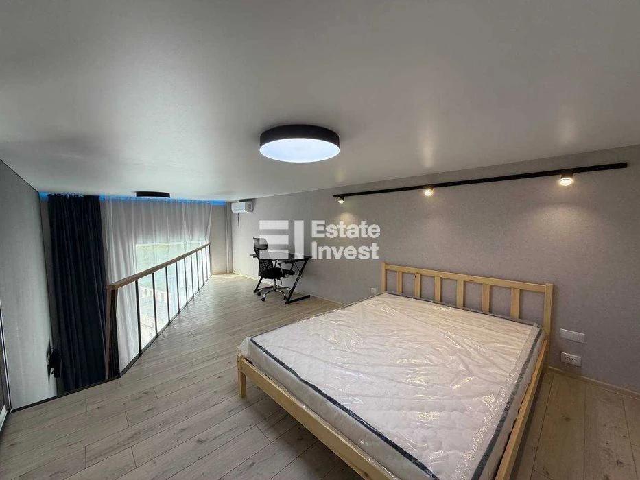 I will sell a 1-room two-level studio apartment on Aviahimichn St.