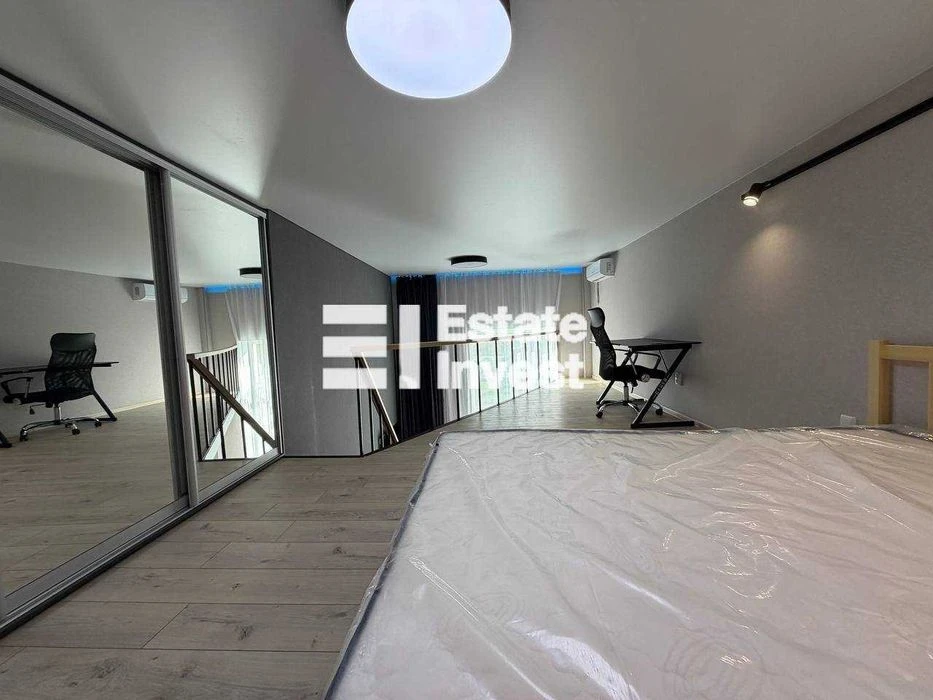 I will sell a 1-room two-level studio apartment on Aviahimichn St.